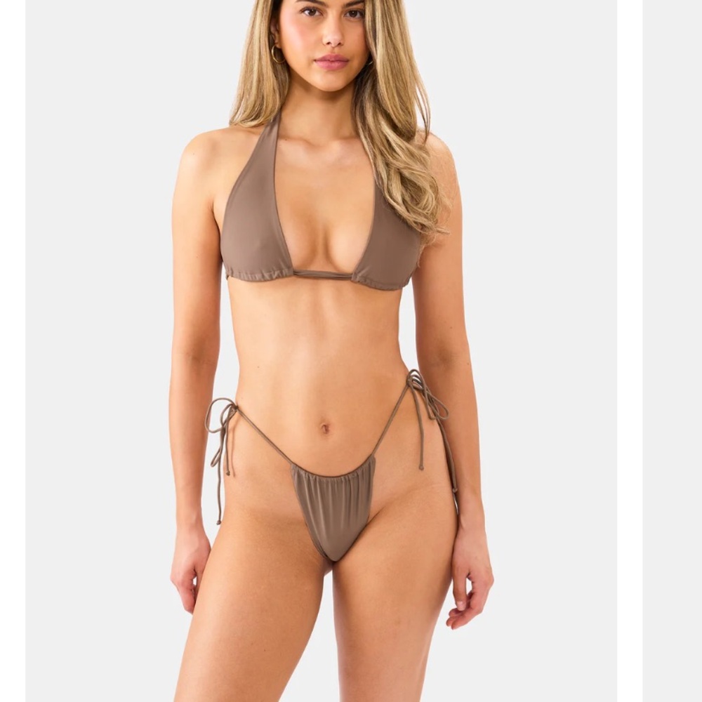 Nyud Ivy Minimalist Bikini Top